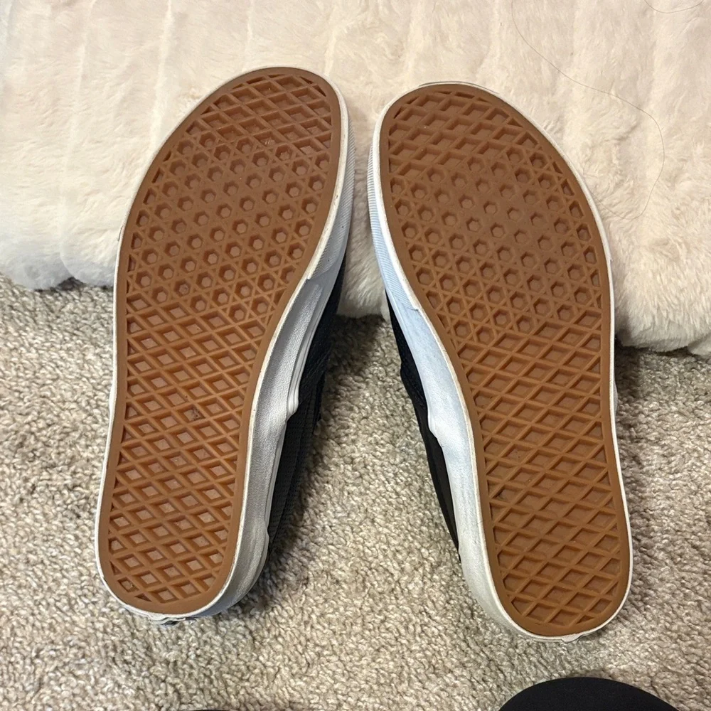Vans perf leather Women’s Classic Slip-On in Black/White - Picture 5 of 6